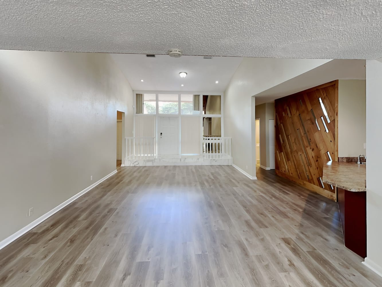 8041 Buttonwood Cir photo 3
