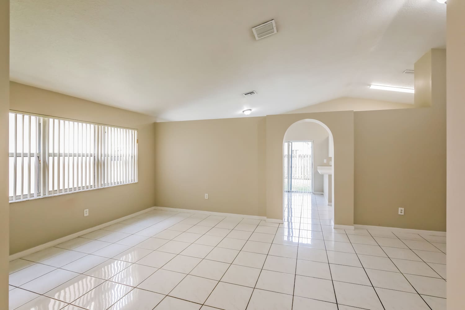 1365 SW 106th Ave photo 4