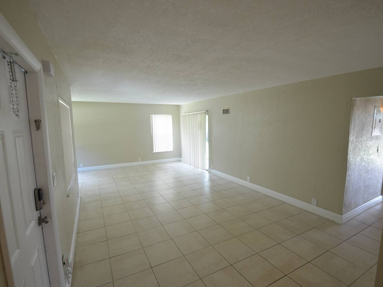 1401 NW 58th Ave photo 2