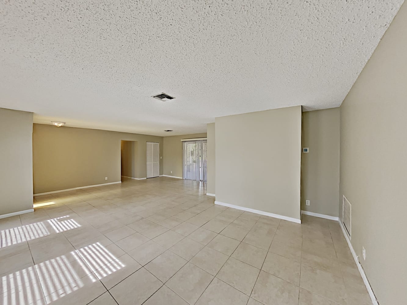 1099 NW 5th Ave photo 5