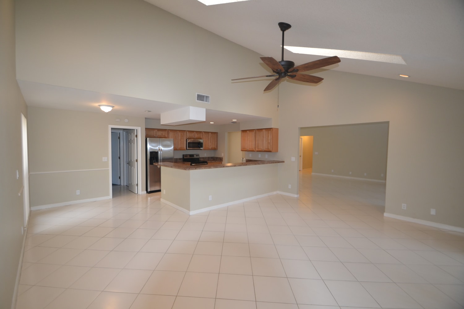 838 Ivy Dr photo 4