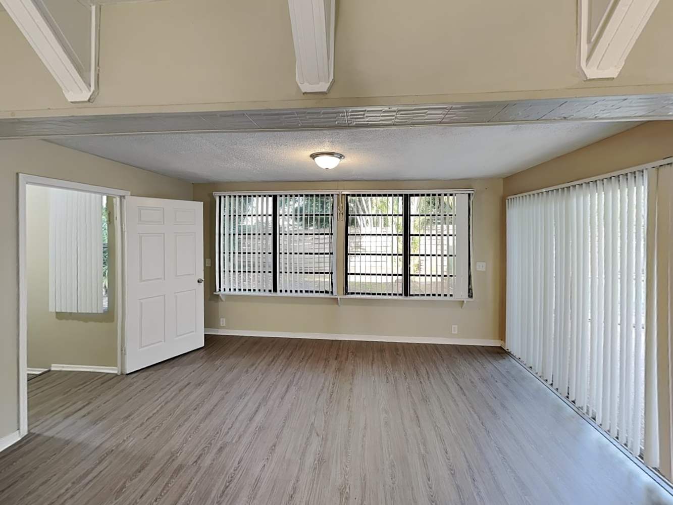 2608 SW 34th Ave photo 5