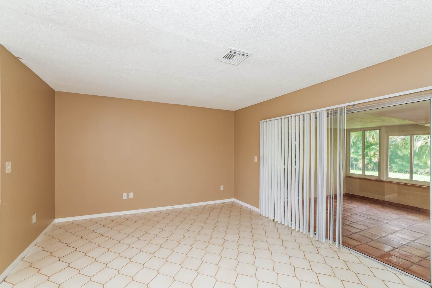 1581 Wyndcliff Dr photo 5