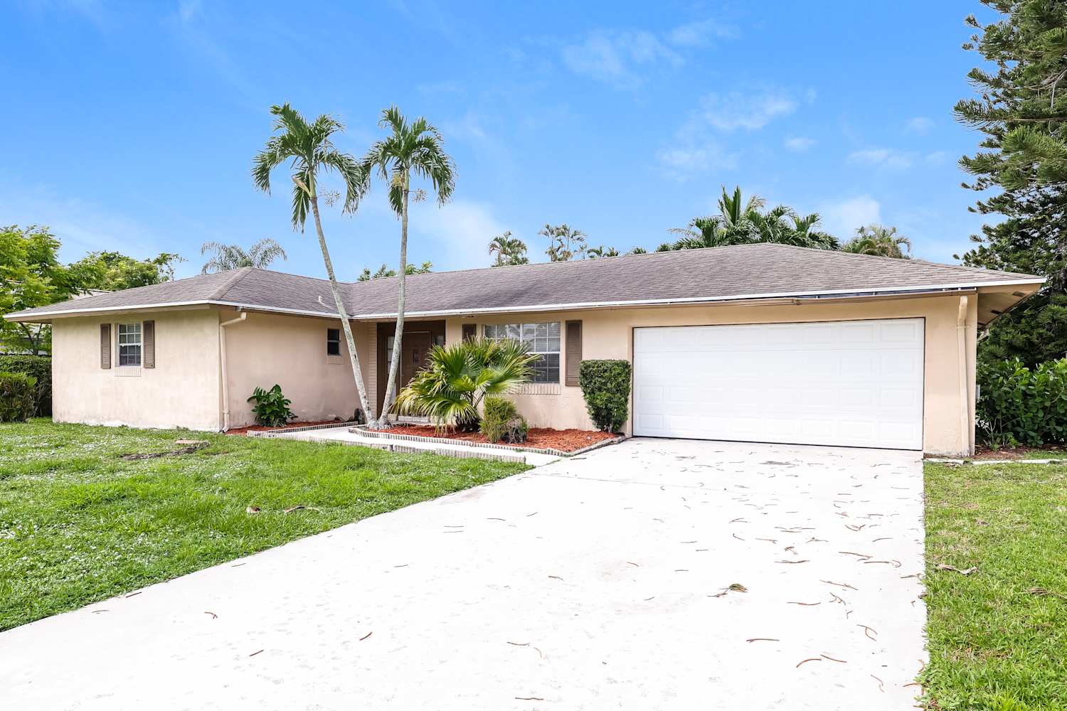 1581 Wyndcliff Dr photo 3
