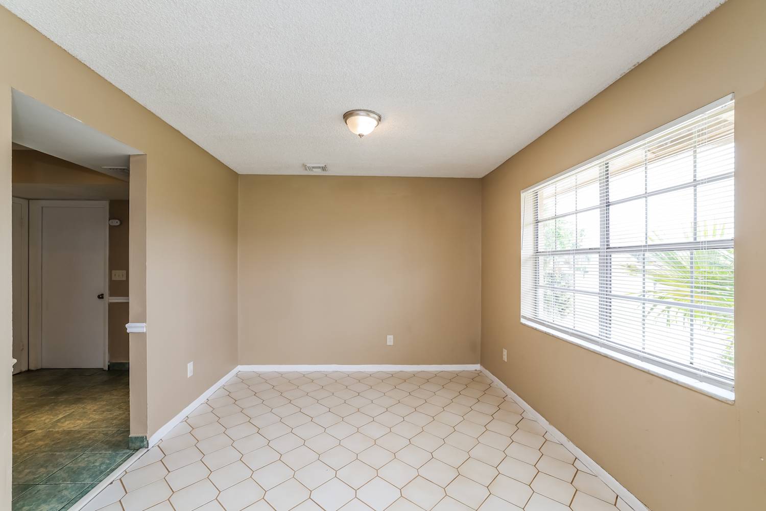 1581 Wyndcliff Dr photo 4