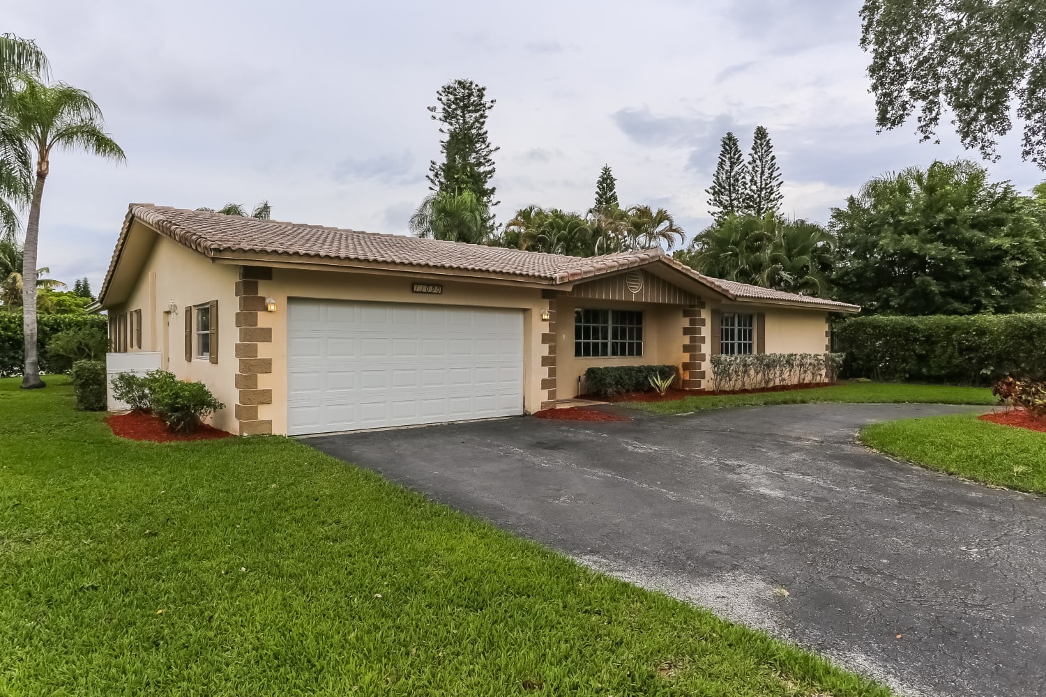 11090 Glenwood Dr photo 3