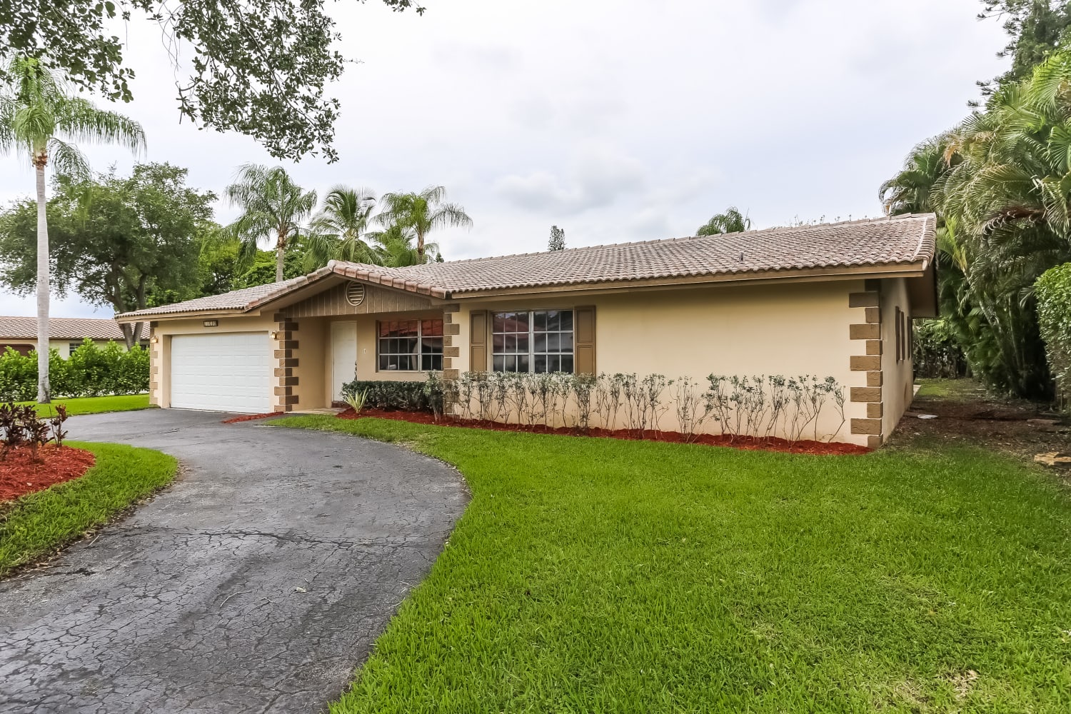 11090 Glenwood Dr photo 2