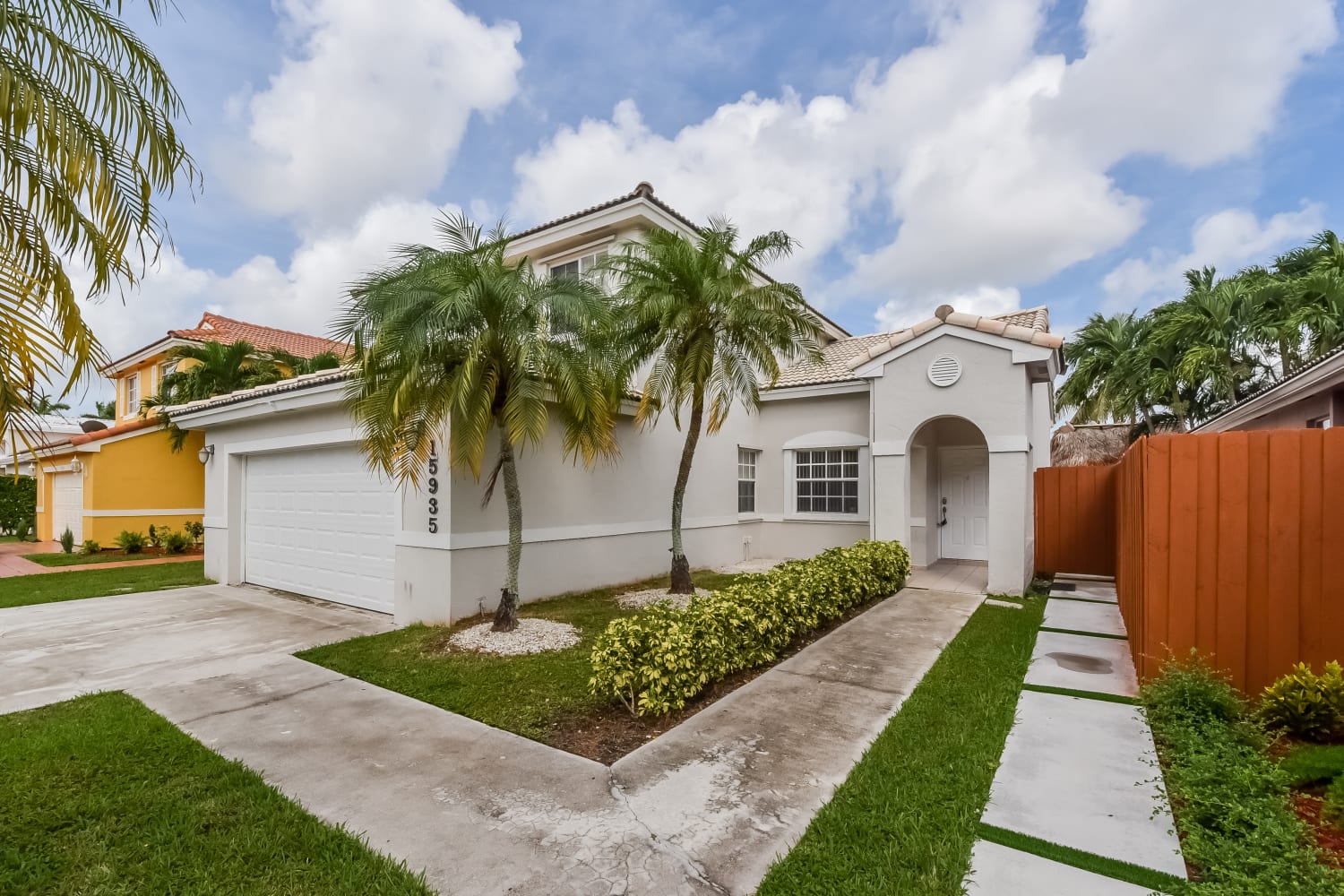 15935 SW 83rd Ter photo 2