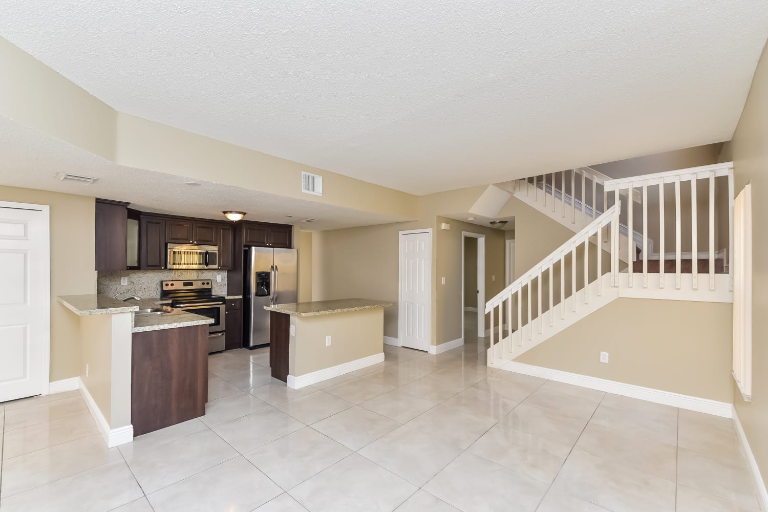 15935 SW 83rd Ter photo 5