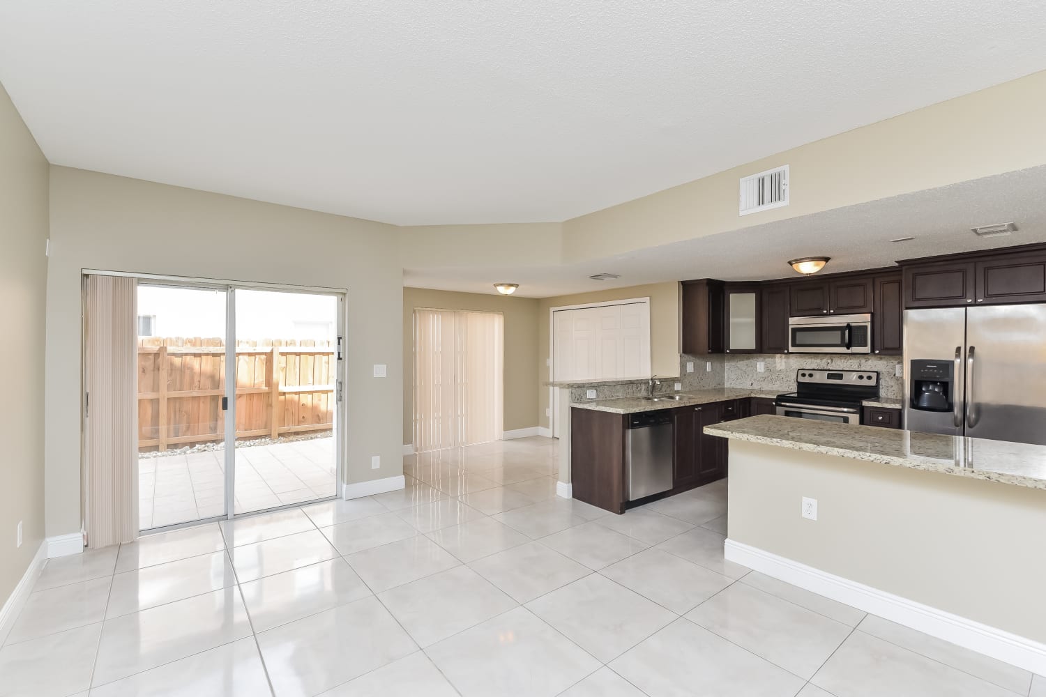 15935 SW 83rd Ter photo 4