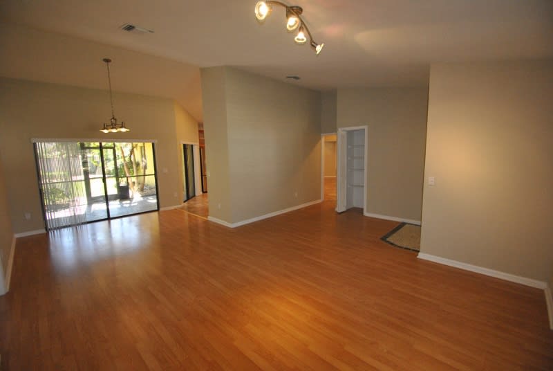 1566 Hollyhock Rd photo 4