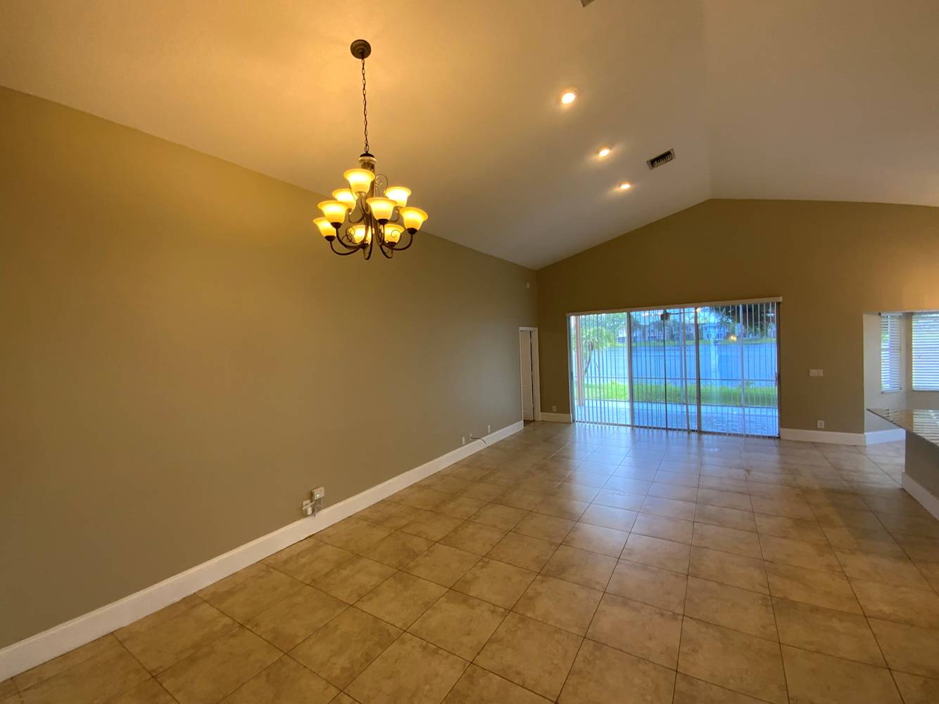 7810 Hoffy Cir photo 4