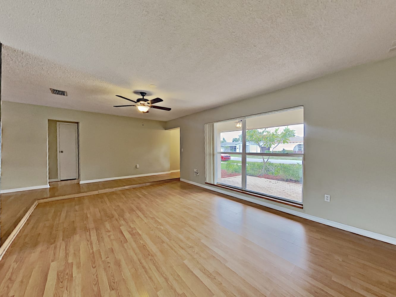 1195 NW 92nd Ave photo 4