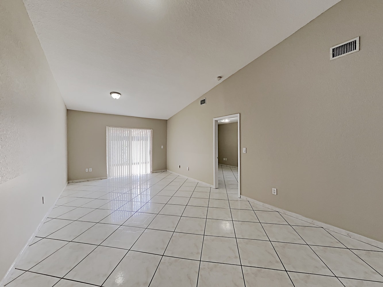 2124 W 54th St photo 5