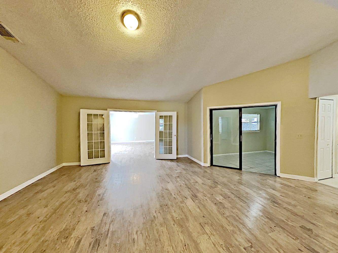 2246 Matthew Cir photo 3