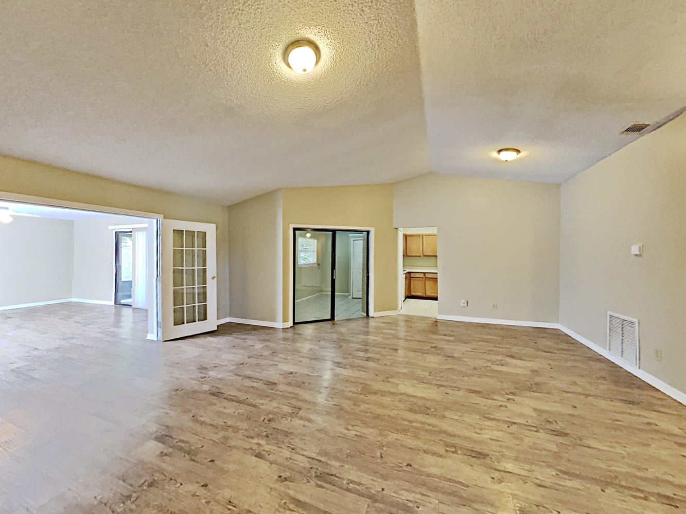 2246 Matthew Cir photo 4