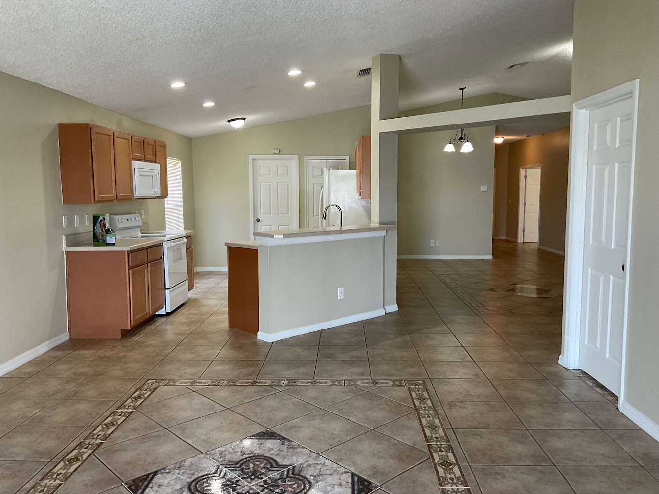 813 Lake George Dr photo 3