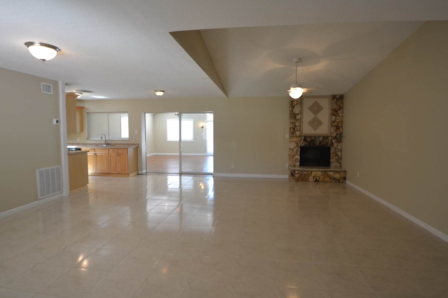 1137 Pheasant Cir photo 2