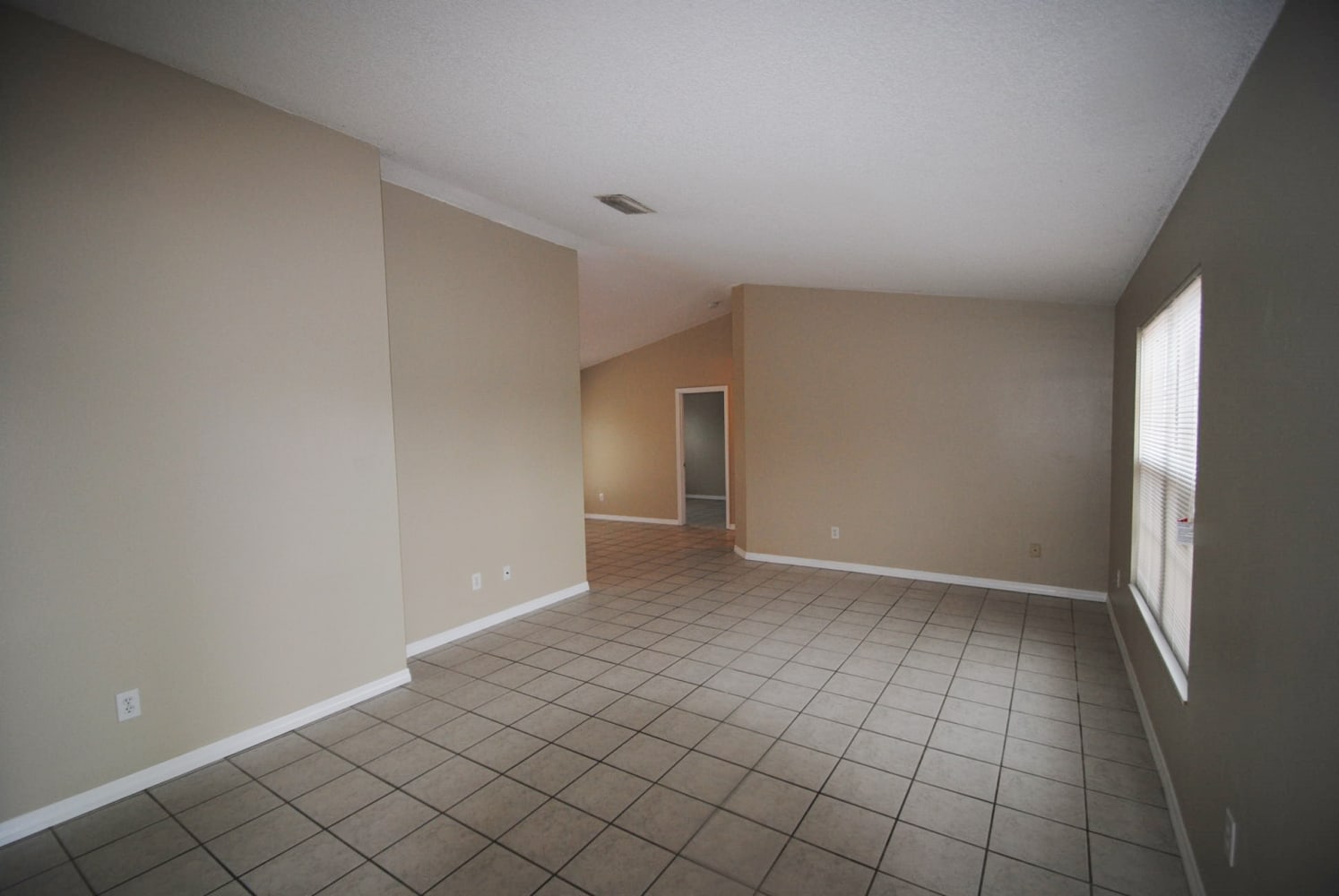 1582 Wyoming Dr SE photo 2