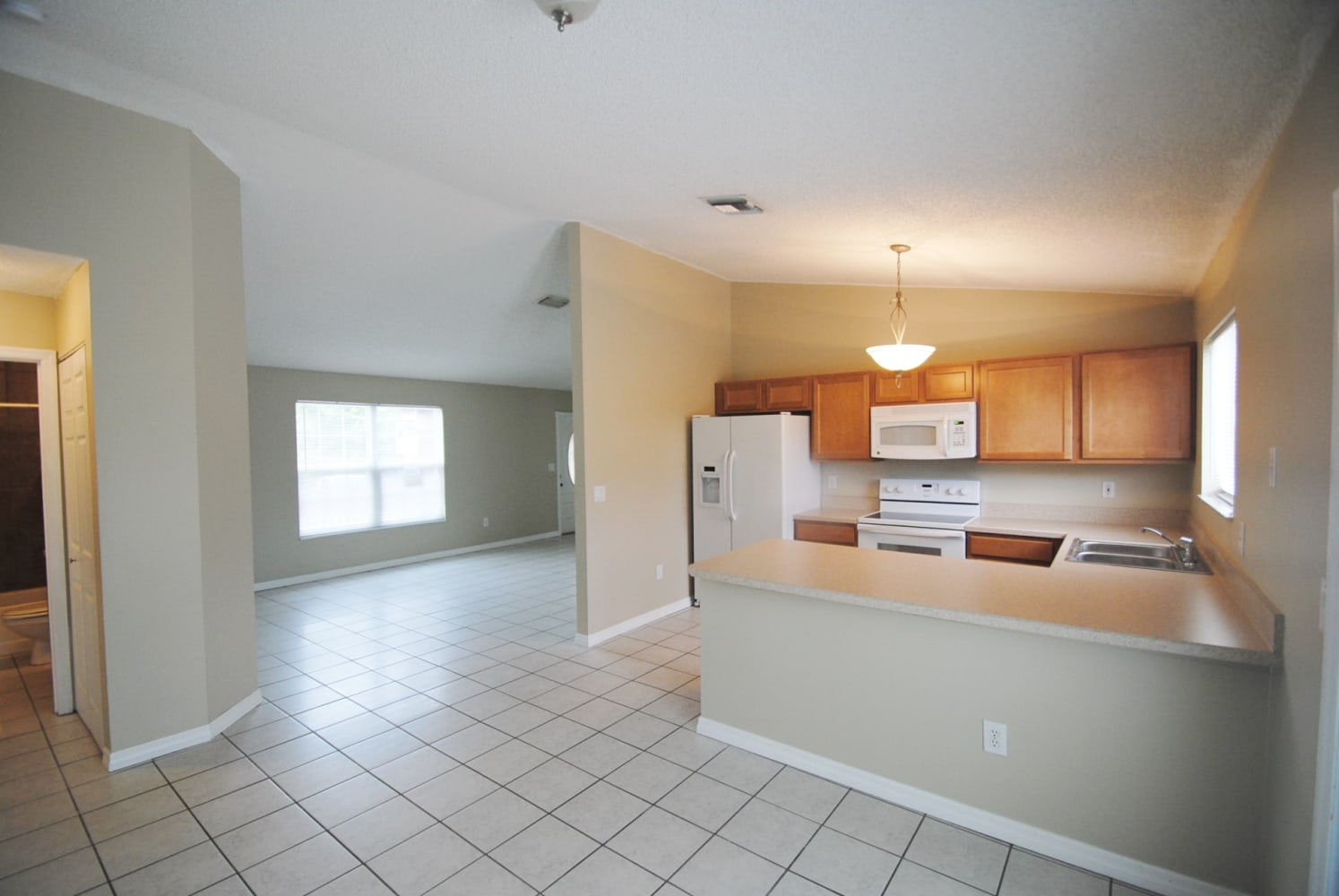 1582 Wyoming Dr SE photo 3