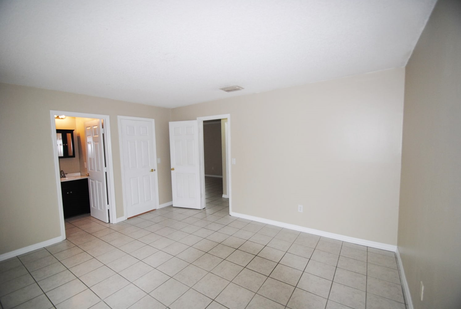 1582 Wyoming Dr SE photo 5