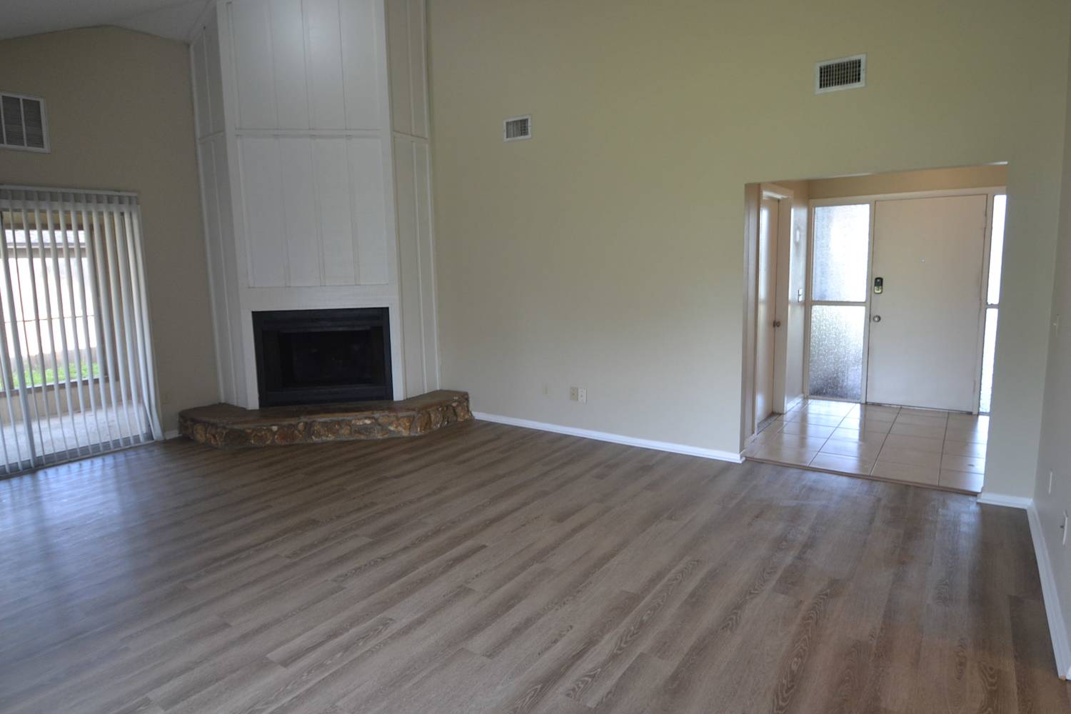 644 Deer Run Ct photo 2