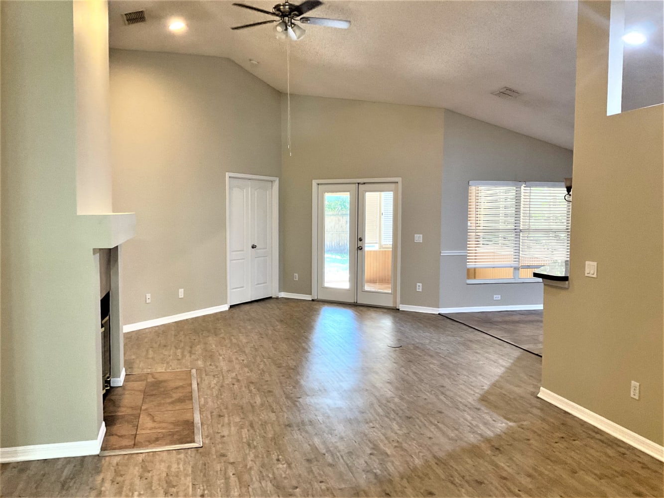 3620 Seminole Dr photo 3