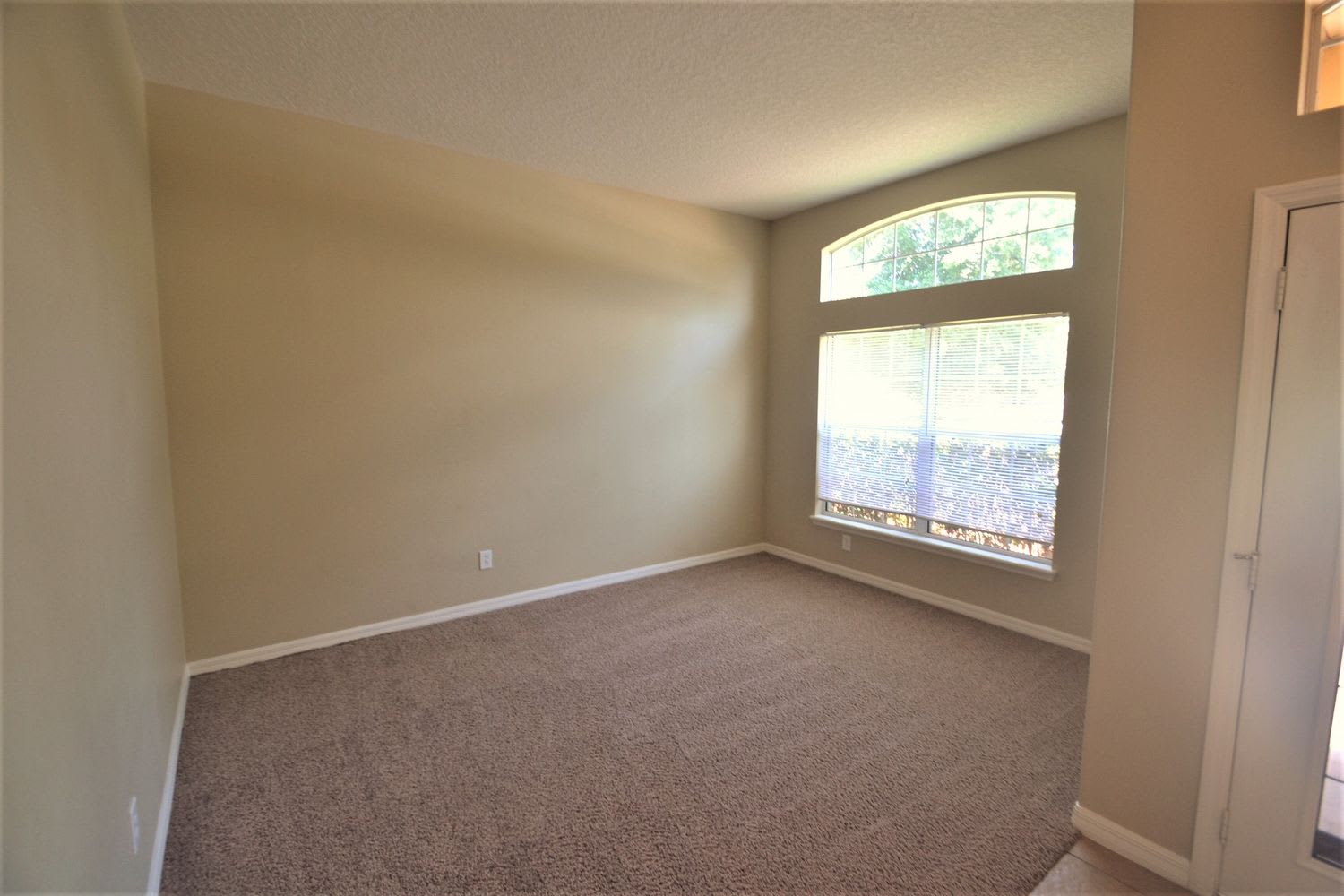 67 Virginia Ave photo 2