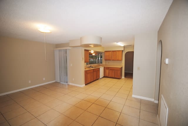 1796 Barker St NE photo 2