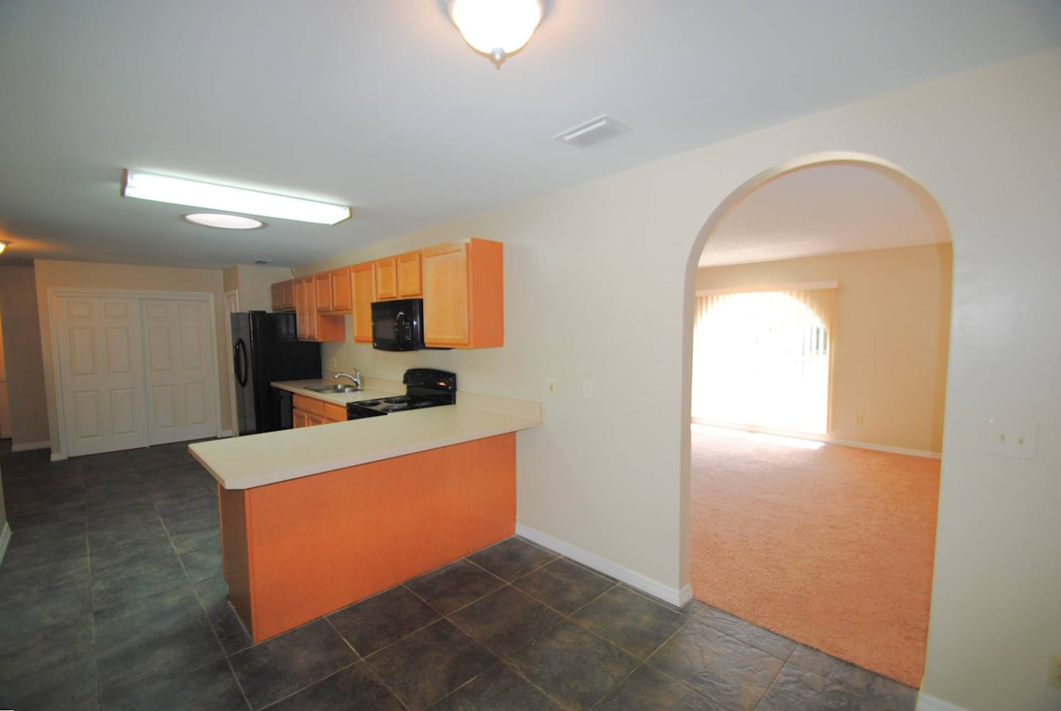 829 Pembroke Ave NE photo 3