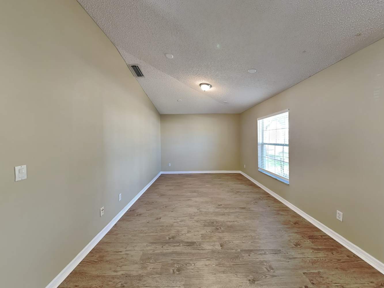 1712 Laramie Cir photo 3