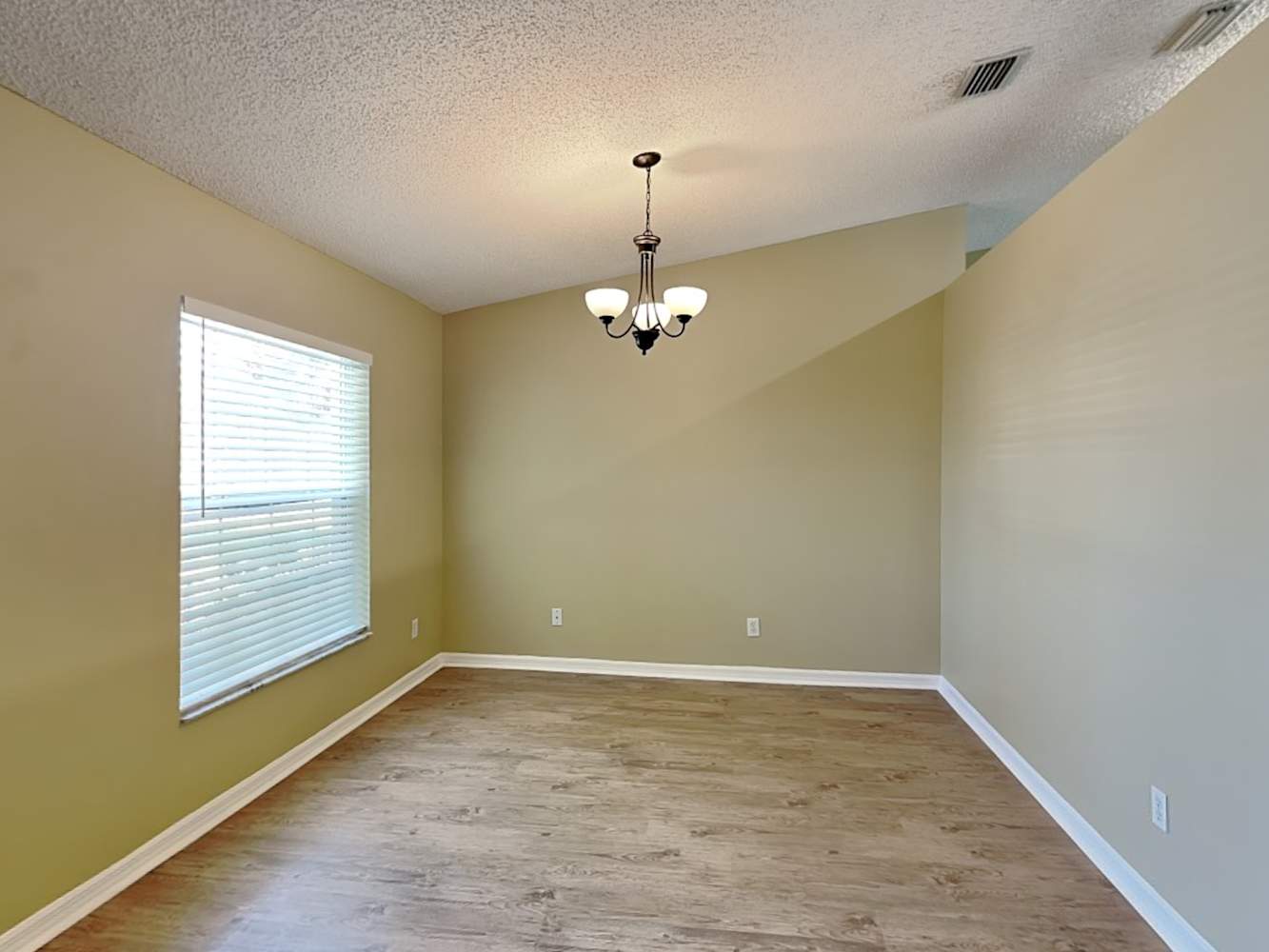 1712 Laramie Cir photo 5