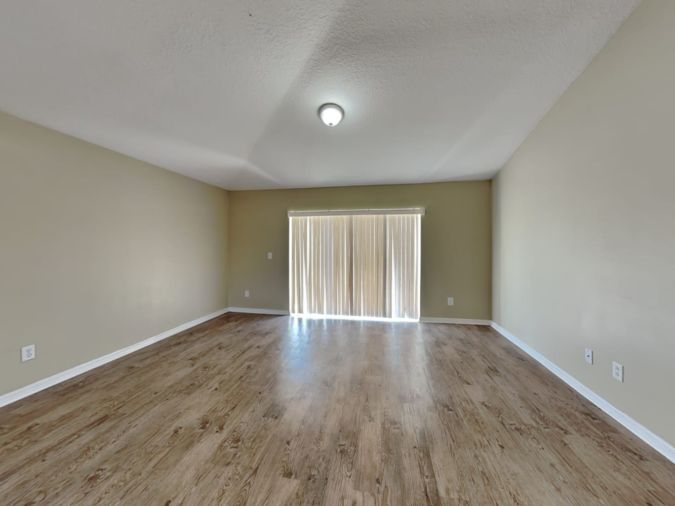 3042 Eagle Crossing Dr photo 4