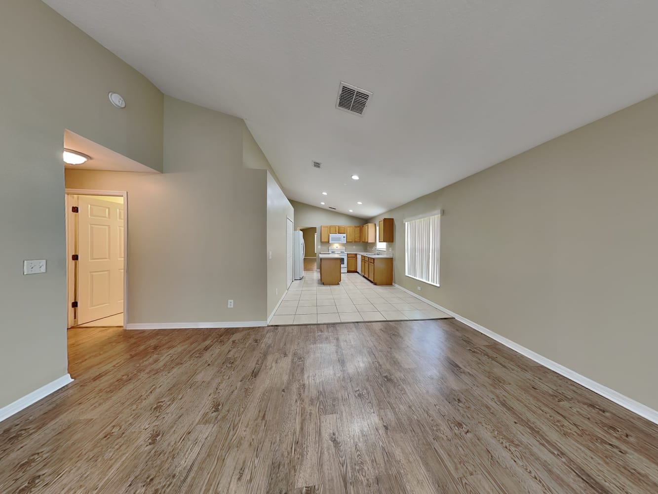 3042 Eagle Crossing Dr photo 3