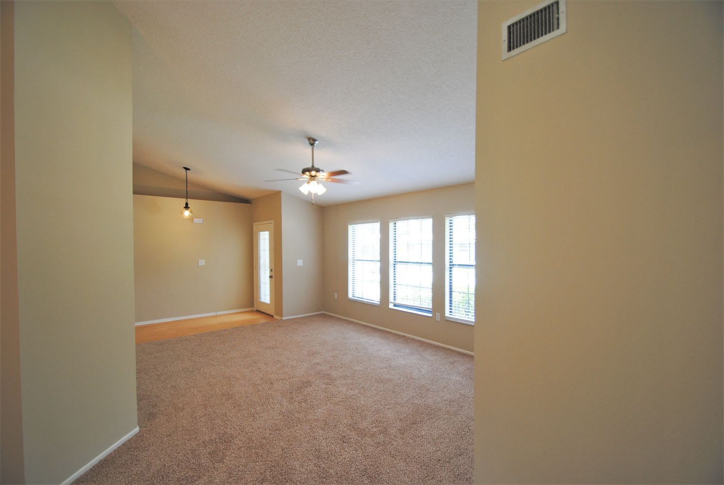 5233 Holden Rd photo 3