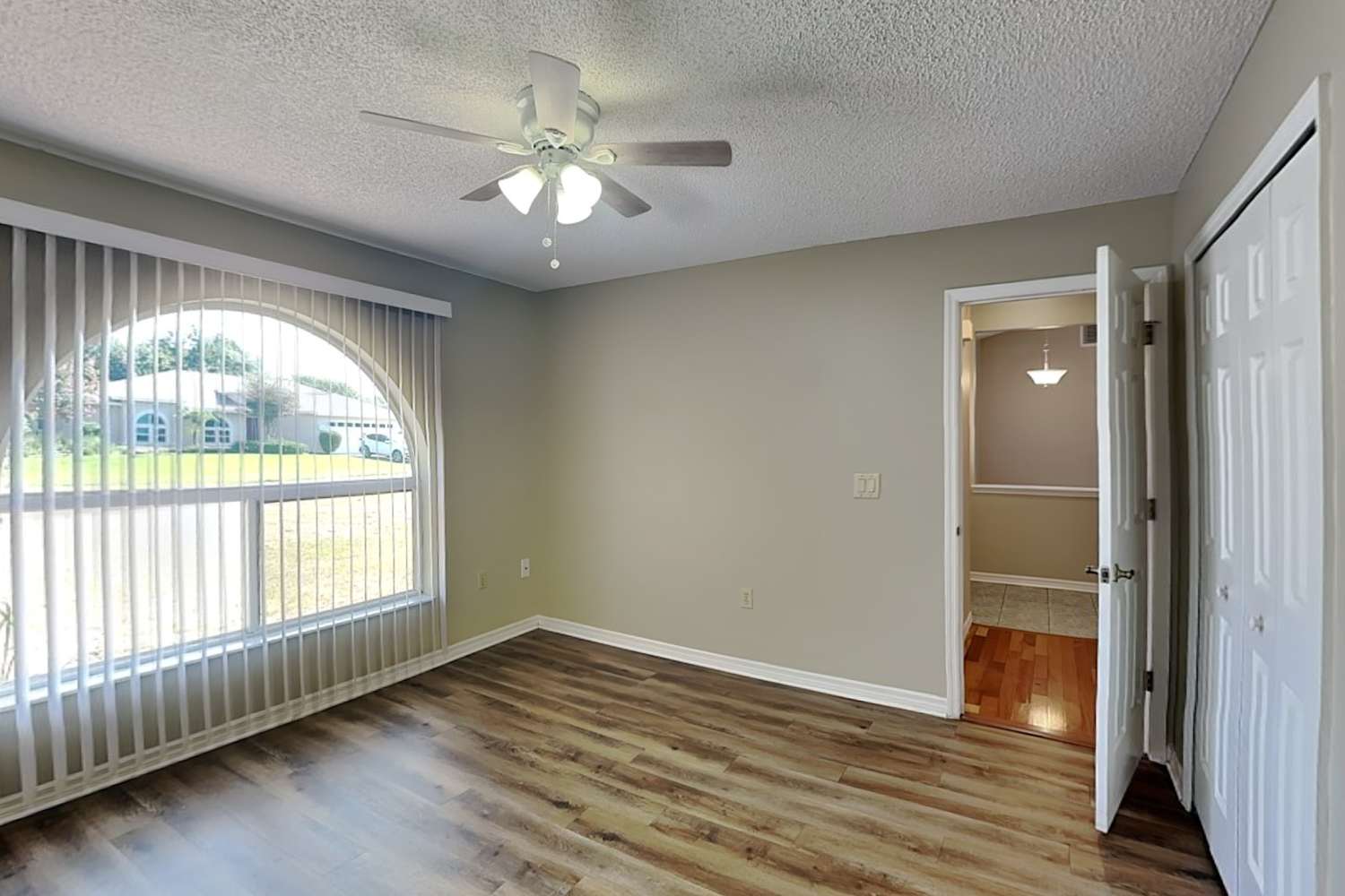 33328 Fountain Ln photo 3