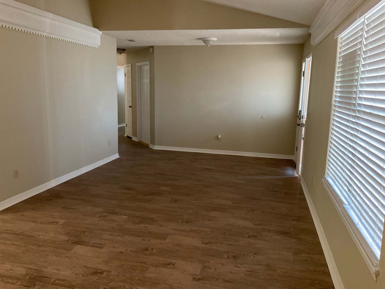 842 Shriver Cir photo 2