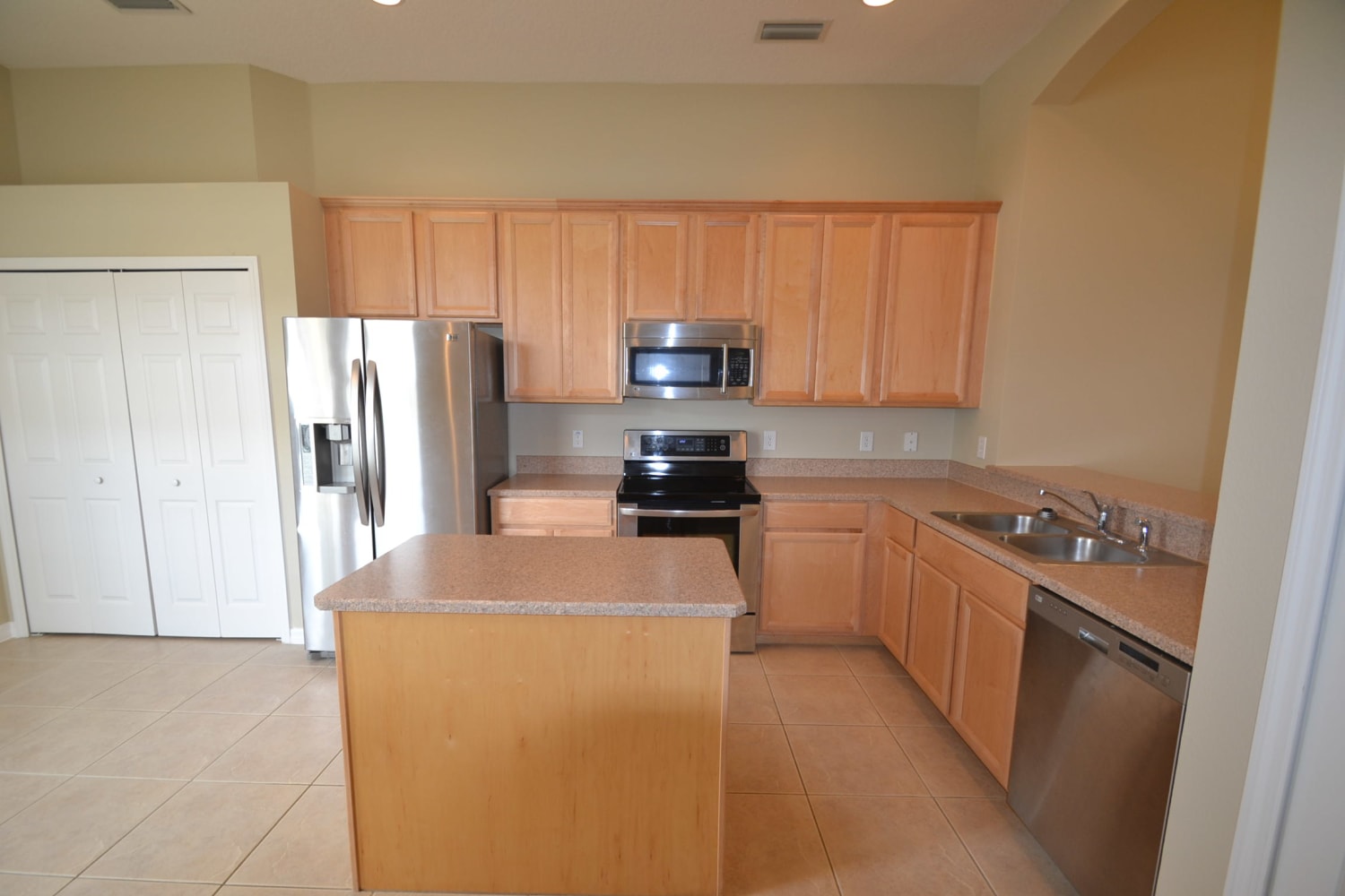 562 Coral Trace Blvd photo 4
