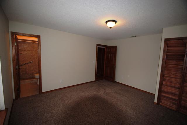 2469 Sheffield Dr photo 4