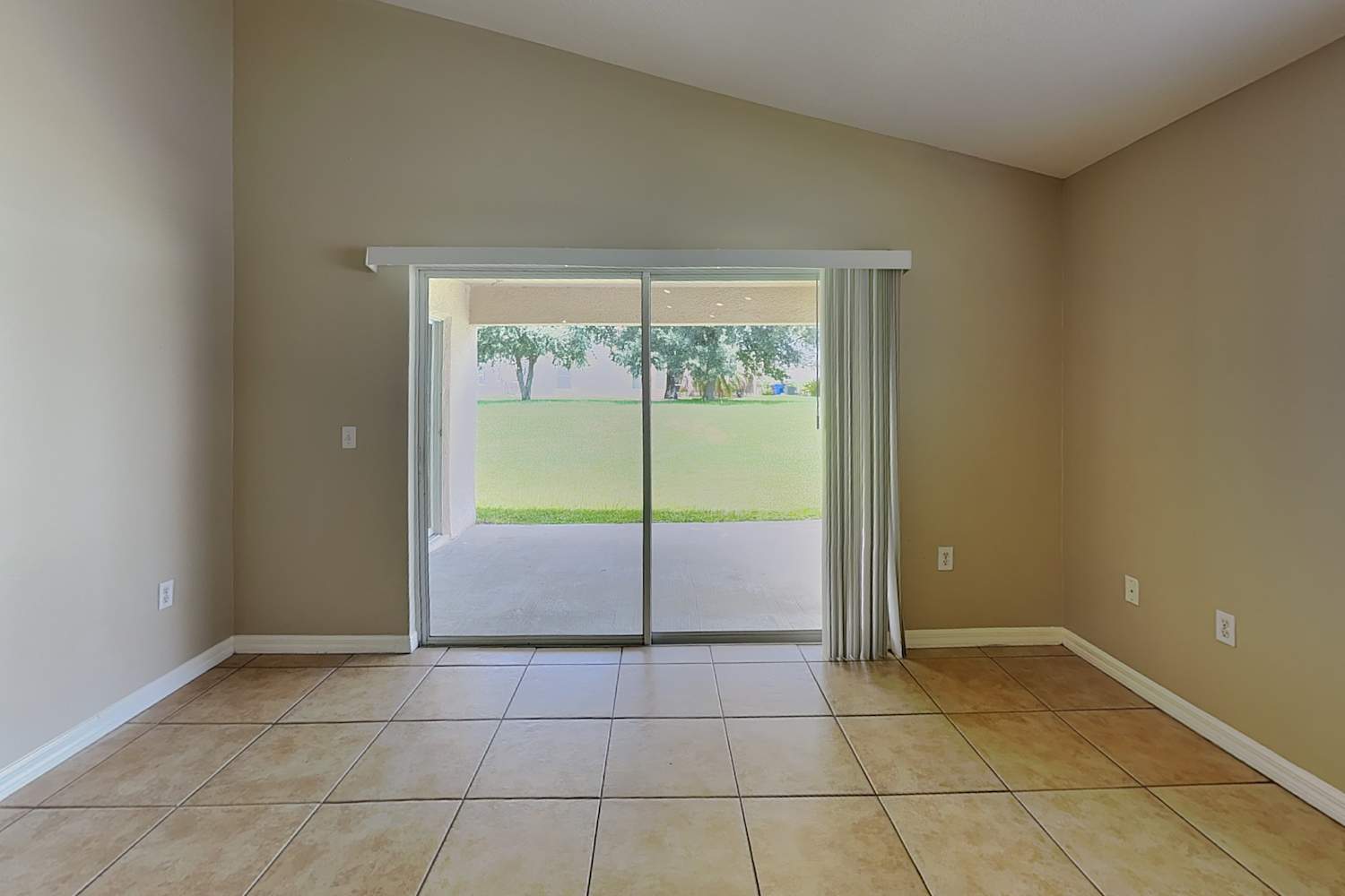 1260 Creekview Ct photo 3