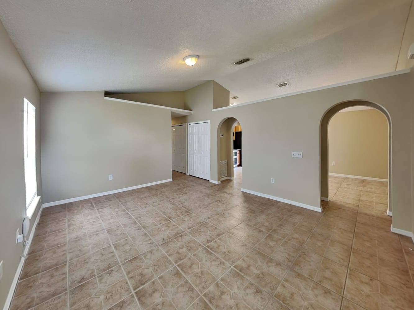 1003 Embrun Ct photo 4