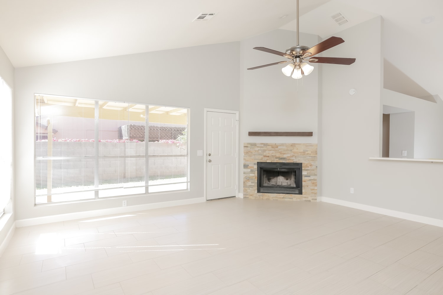 517 E Kerry Lane photo 3