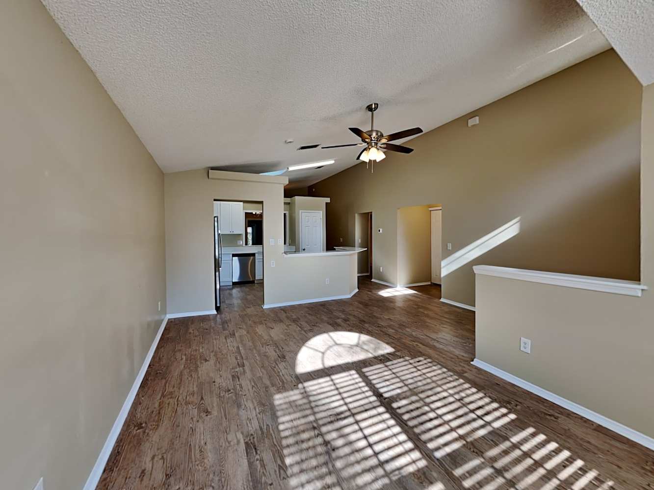 833 Shell Ln photo 3