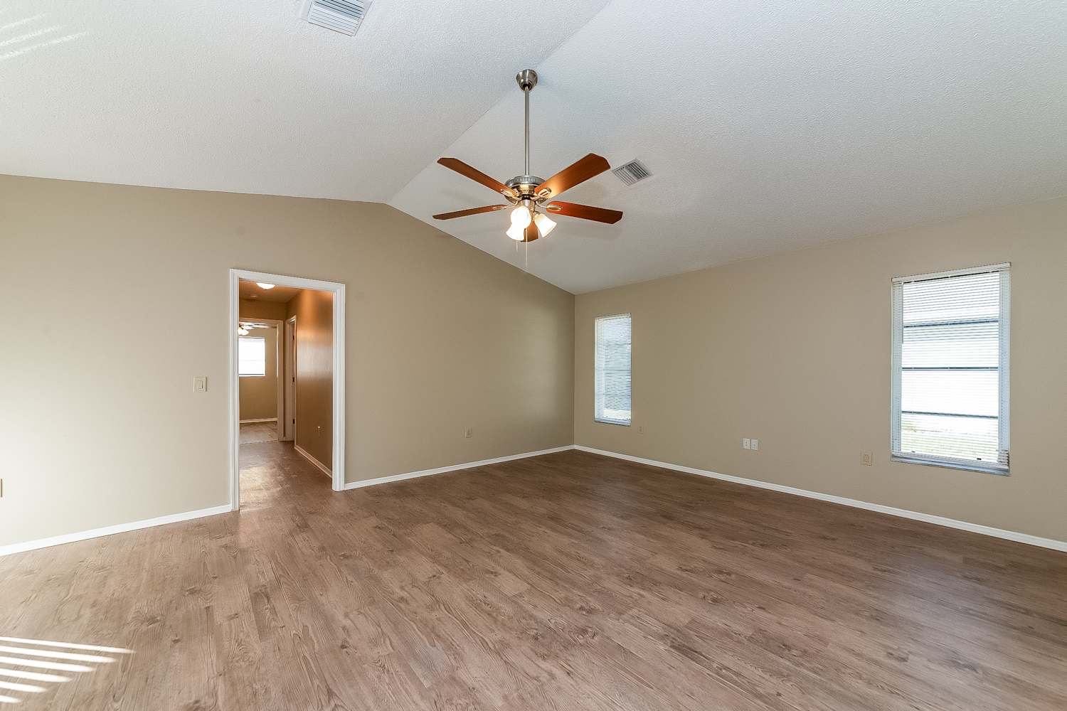 5886 Tyler Rd photo 4