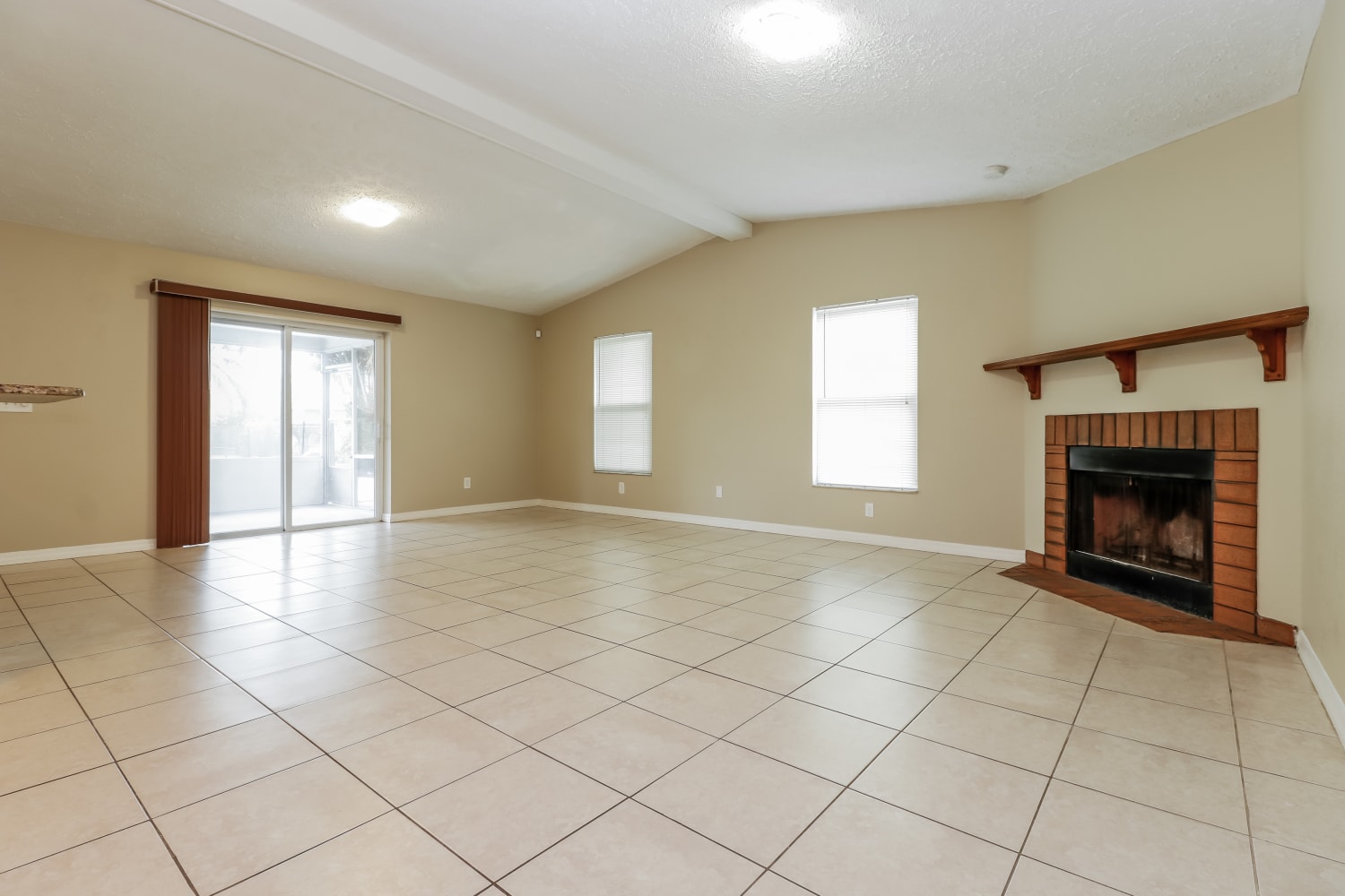 419 SW 39th Ter photo 3