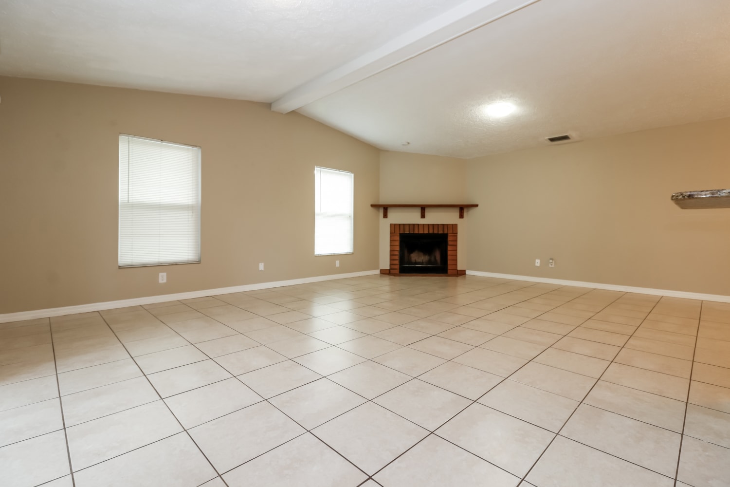 419 SW 39th Ter photo 4