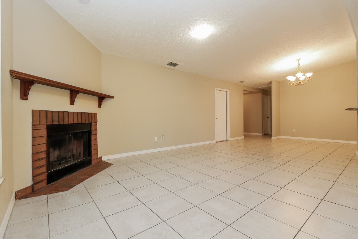 419 SW 39th Ter photo 2