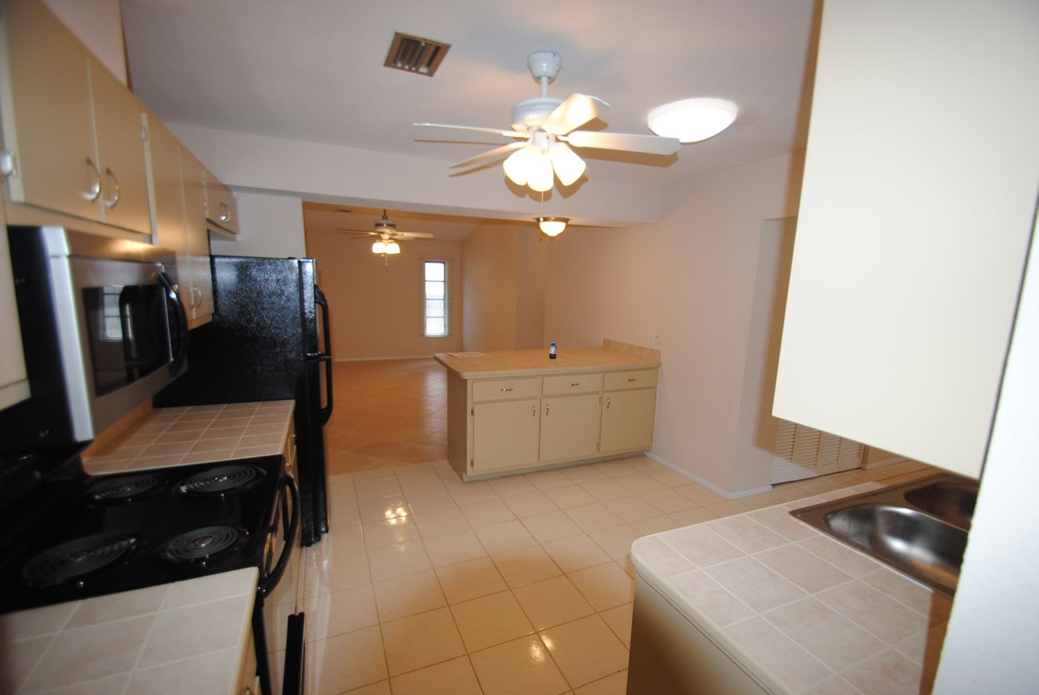 1354 Dewitt St photo 3