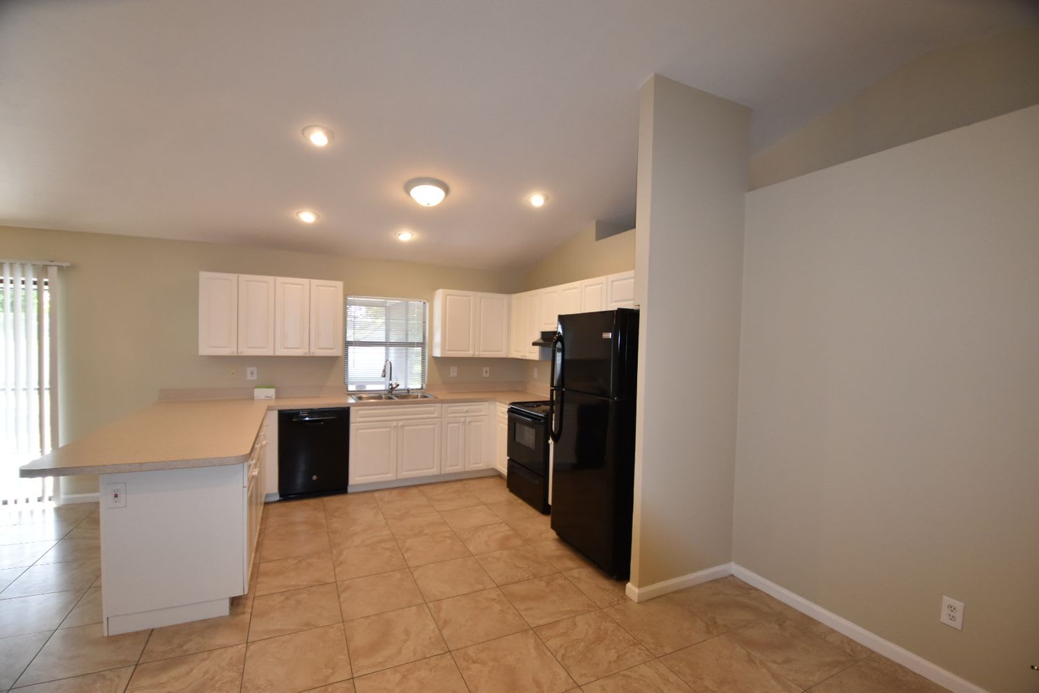 214 SE 5th Pl photo 3