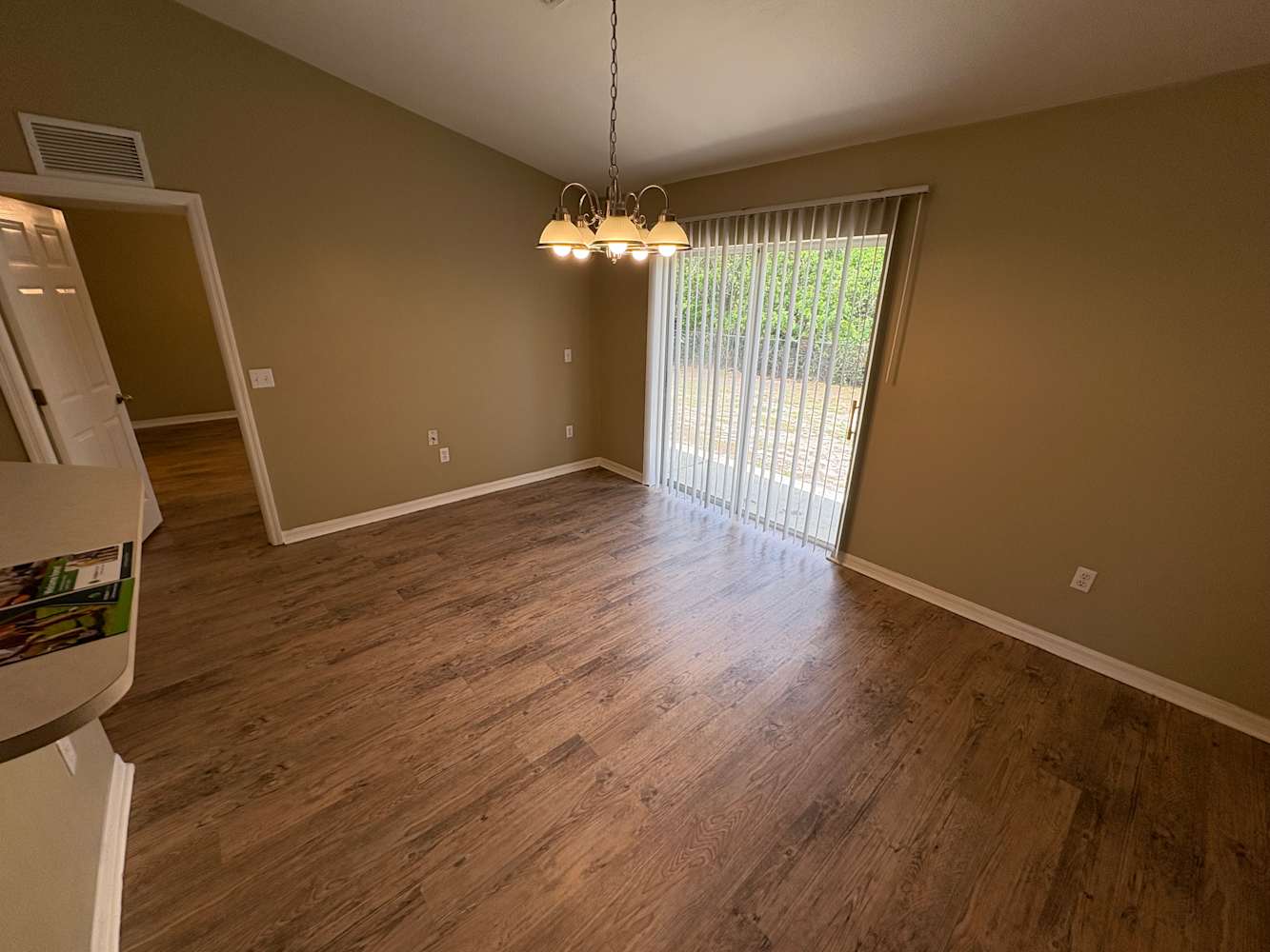 908 Biscayne Dr photo 3